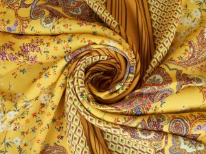wiskoza-material-na-sukienke-w-sloneczny-miodowy-wzor-paisley.jpg